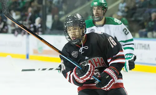 Photo By: Bradley K. Olson 14 Nov.29 The University of North Dakota hosts the University of Nebraska Omaha in a NCHC matchup at the Ralph Engelstad Arena in Grand Forks, ND Austin Ortega (University Nebraska Omaha-16) (Bradley K. Olson)