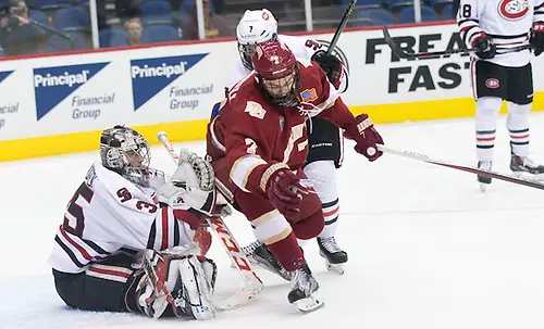 Photo By: Bradley K. Olson Dylan Gambrell (Denver-7) Charlie Lindgren (SCSU-35) 16 March 18 St. Cloud State University and Denver University National Collegiate Hockey Conference Tournament match-up at the Target Center in Minneapolis, Minnesota (Bradley K. Olson)
