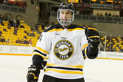 Photo By: Jim Rosvold/USCHO.com 6 Oct 17: Dane Birks (Michigan Tech - 4). The Union College Dutchmen play against Michigan Technological University Huskies in the 2017 Icebreaker Tournament at Amsoil Arena in Duluth, MN. (Jim Rosvold/USCHO.com)
