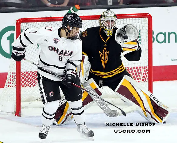 Photo By: Michelle Bishop ASU goalie Joey Daccord catches the puck during the third period. Omaha and Arizona State tied 4-4 Saturday night at Baxter Arena. (Photo by Michelle Bishop) (Michelle Bishop)