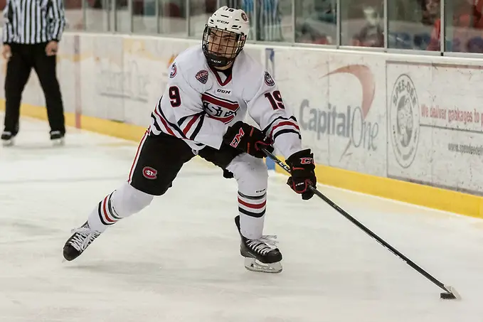 Photo By: Bradley K. Olson Mikey Eyssimont (SCSU-19) 2018 Feb. 02 St. Cloud State University hosts University of Nebraska Omaha in a NCHC contest at the Herb Brooks National Hockey Center in St. Cloud, MN (Bradley K. Olson)