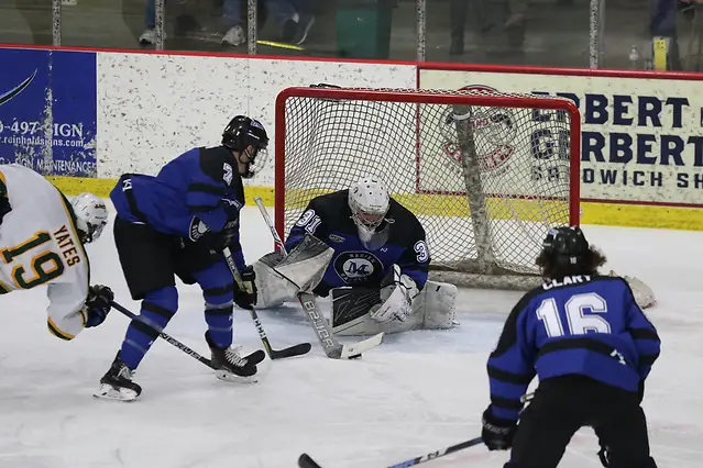 Hunter Vorva anchors Marian in net. Hunter Vorva anchors Marian in net. (Larry Radloff/Larry Radloff, d3photography.com)