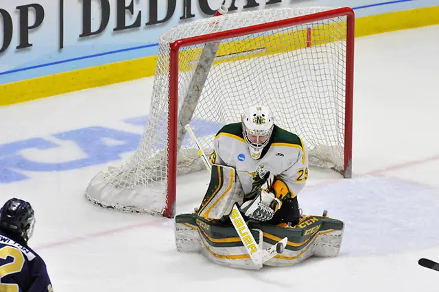 T.J. Black of St. Norbert T.J. Black of St. Norbert. 2017 Trinity - St. Norbert – NCAA Division III Semifinal Utica, NY; Copyright 2017 Angelo Lisuzzo (Angelo Lisuzzo)