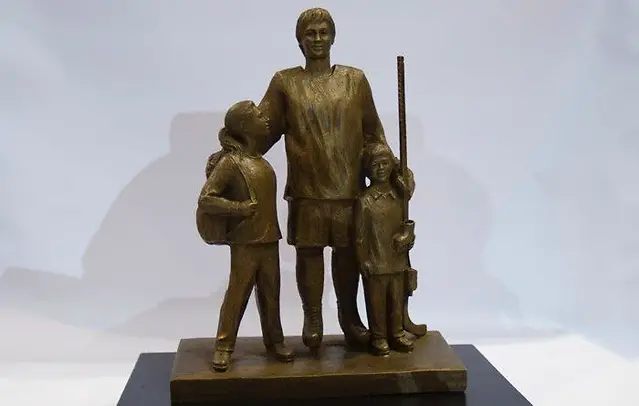 Photo By: Jim Rosvold A new version of the Humanitarian Award debuted in 2015. (Jim Rosvold)