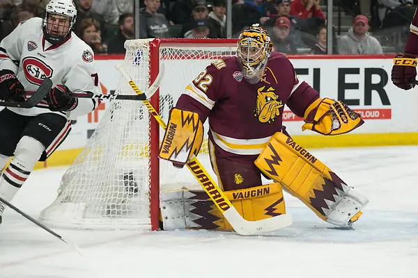 Photo By: Bradley K. Olson Nick Poehling (SCSU-7) Hunter Shepard (Minnesota-Duluth -32) 2019 March 23 University of Minnesota Duluth and St. Cloud State University meet in the championship game of the NCHC Frozen Face Off at the Xcel Energy Center in St. Paul, MN (Bradley K. Olson)