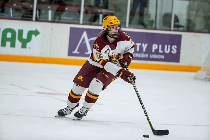 Colgate vs Minnesota Grace Zumwinkle (12) NCAA Hockey: Colgate v Minnesota ©2019 Bruce Kluckhohn #612-929-6010 bruce@brucekphoto.com (Bruce Kluckhohn)